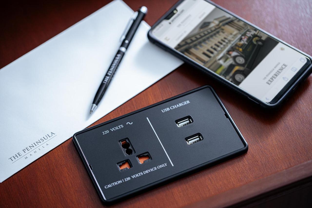 Hotel The Peninsula Manila Makati City Zewnętrze zdjęcie A power strip with a USB charger
