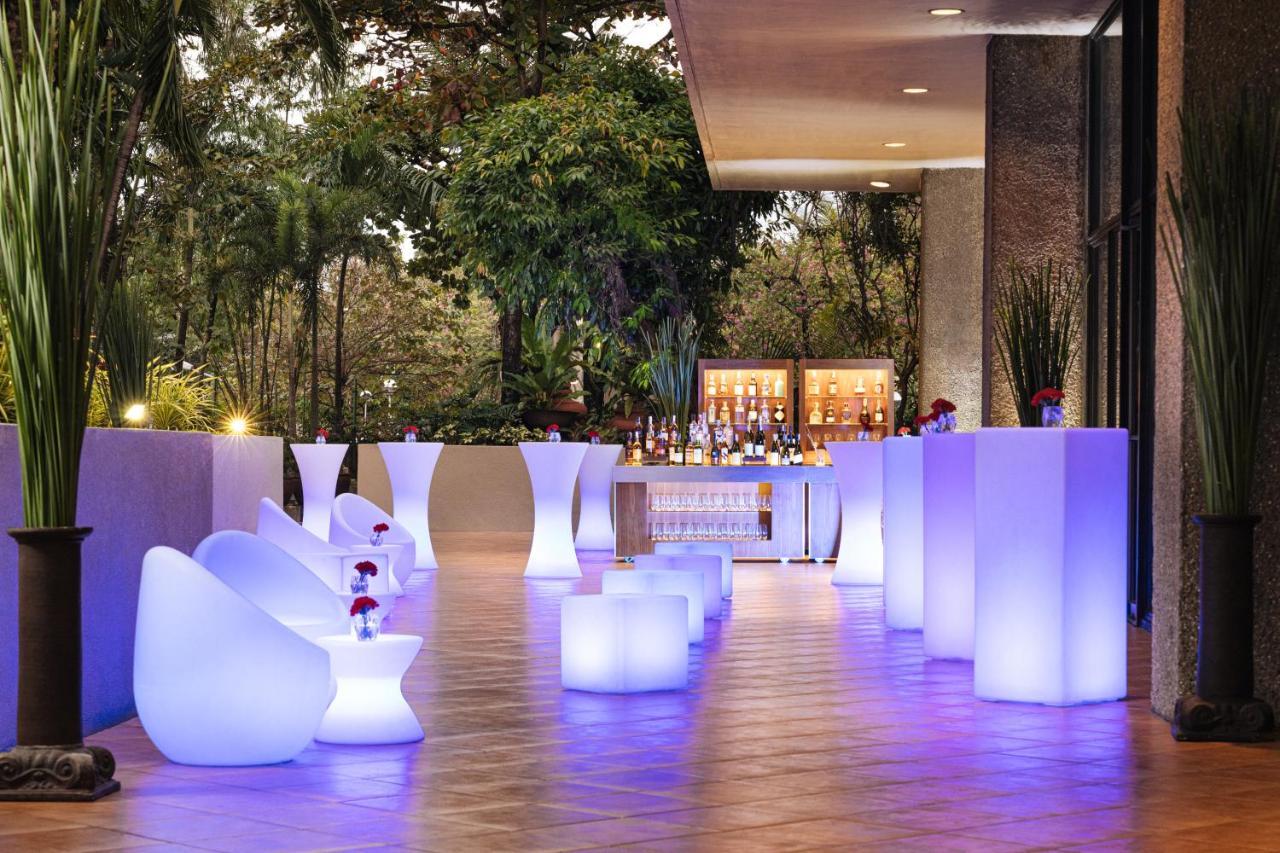 Hotel The Peninsula Manila Makati City Zewnętrze zdjęcie The Garden Bar