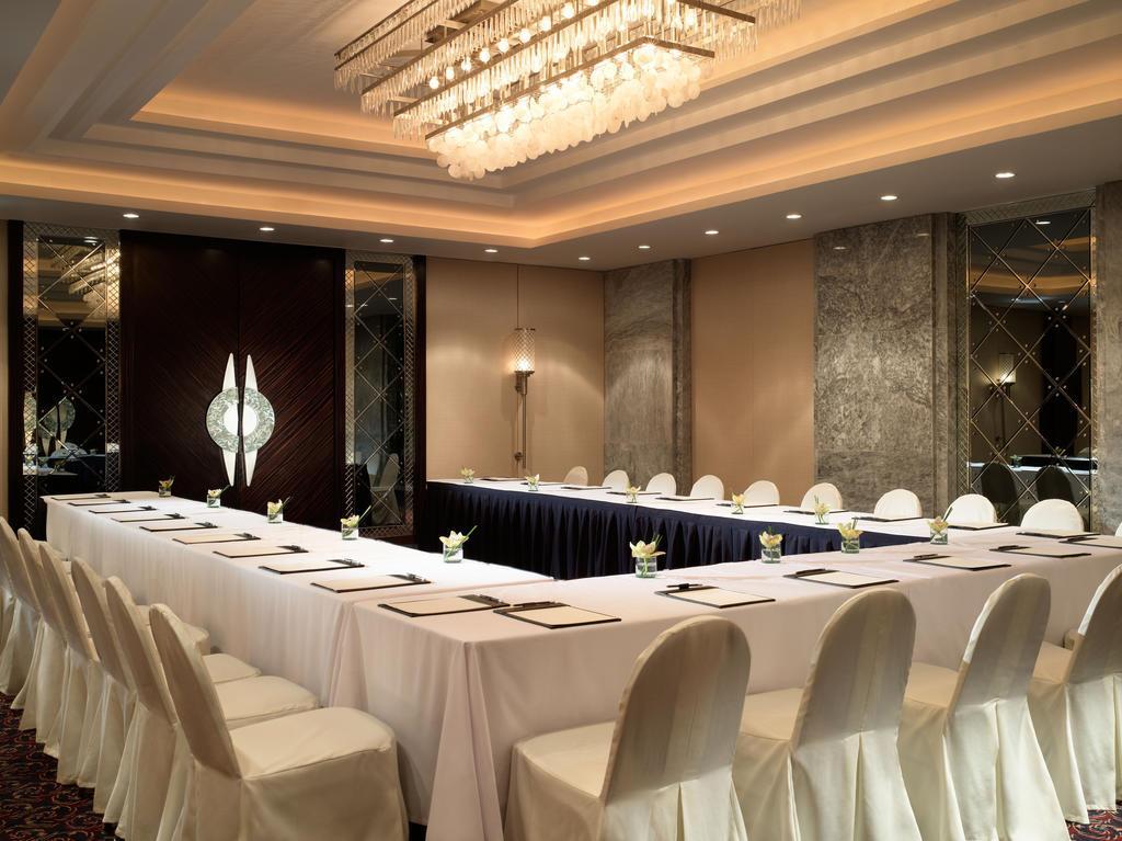 Hotel The Peninsula Manila Makati City Udogodnienia zdjęcie A meeting room at the Four Seasons Hotel, Mumbai