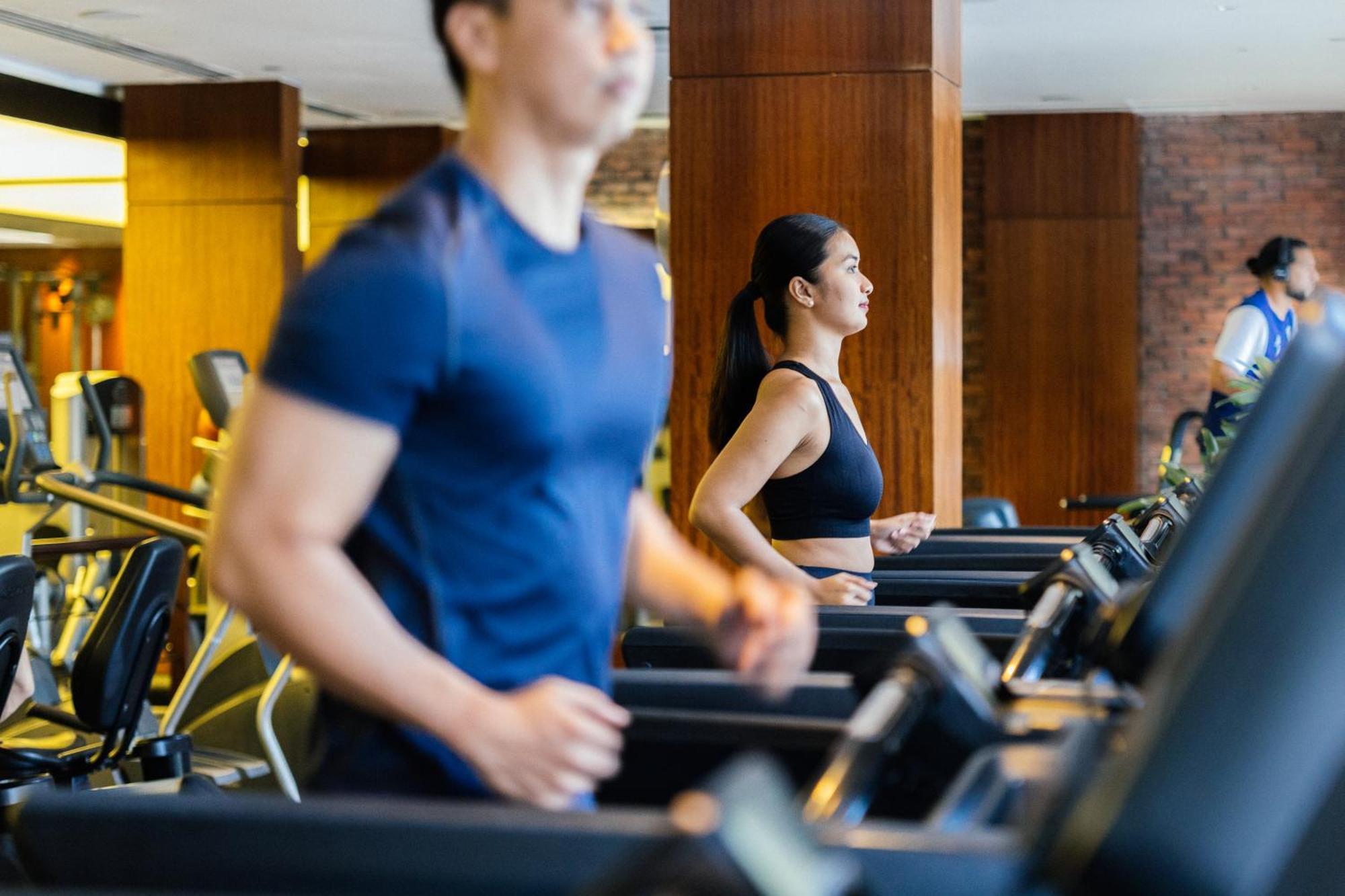 Hotel The Peninsula Manila Makati City Zewnętrze zdjęcie The gym at the hotel